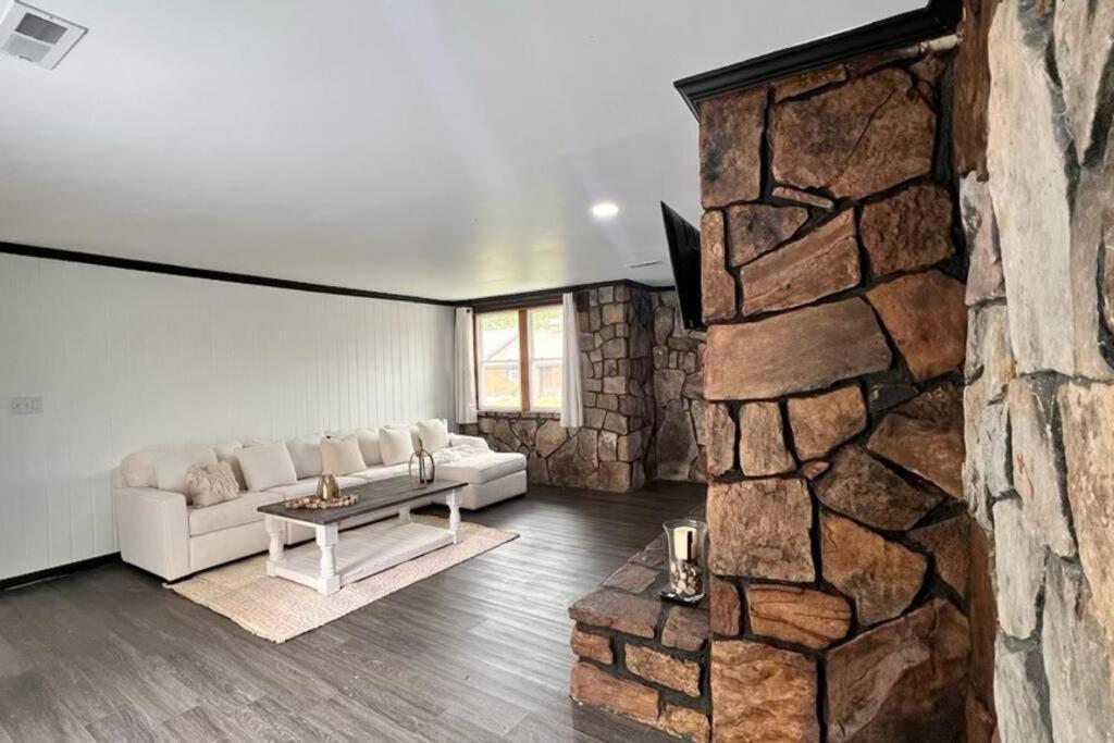 Small Rental For Couple Getaway Dalton Exterior foto