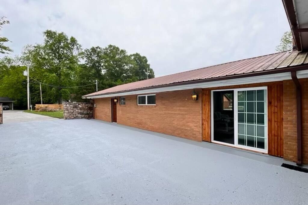 Small Rental For Couple Getaway Dalton Exterior foto