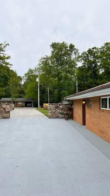Small Rental For Couple Getaway Dalton Exterior foto