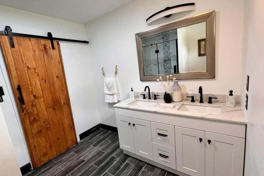 Small Rental For Couple Getaway Dalton Exterior foto